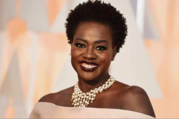 رحلة تحقيق مرتقبة: Viola Davis في عمل جديد بعنوان Ally Clark Viola Davis تظهر بإطلالة مميزة بزي أنيق