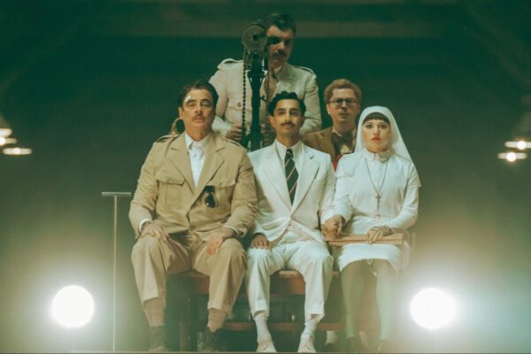 جوهرة سينمائية جديدة من Wes Anderson: فيلم The Phoenician Scheme يصل دور العرض