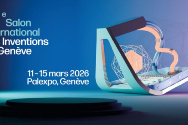 ملصق دعائي باللونين الأزرق والبنفسجي يوضح بيانات الدورة 51 من معرض جنيف الدولي للاختراعات، المقررة من 11 إلى 15 مارس 2026 في باليكسبو جنيف، مع تصميم جرافيكي مبتكر لجسم ثلاثي الأبعاد.