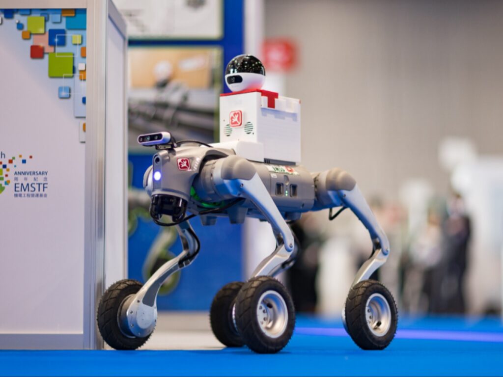 روبوت رباعي الأرجل مزود بعجلات وكاميرات استشعار متطورة معروض في جناح EMSTF بفعاليات جنيف الدولي للاختراعات.