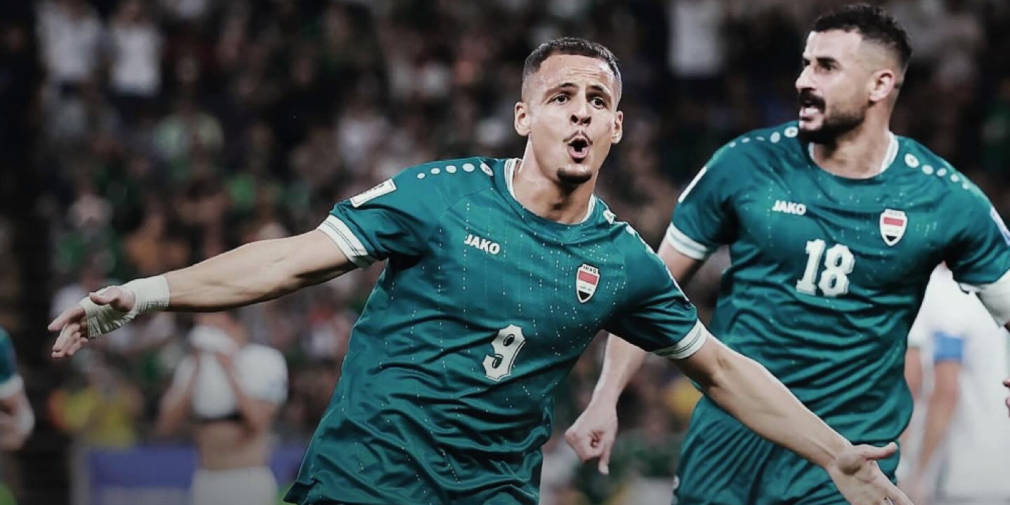 لاعبو منتخب العراق يحتفلون بحماس بعد الفوز 2-1 على بوليفيا وتأهل تاريخي إلى نهائيات كأس العالم 2026 في ملعب Estadio BBVA بالمكسيك.