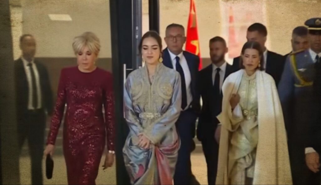 وصول الأميرات للا خديجة وللا حسناء والسيدة بريجيت ماكرون إلى مكان افتتاح المسرح الملكي الرباط بالرباط.