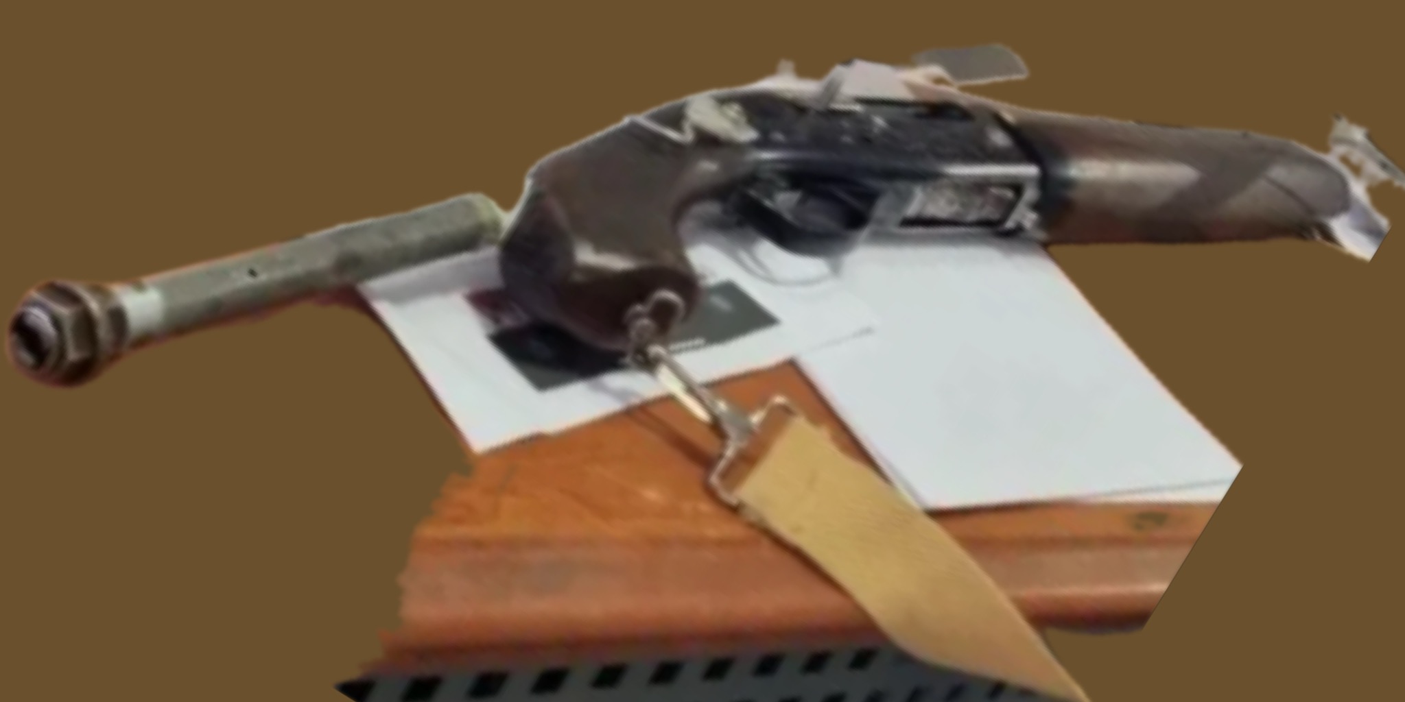 سلاح الشوتغان الذي استخدم في هجوم أثينا المسلح يوم 28 أبريل 2026 على مكاتب حكومية في العاصمة اليونانية.