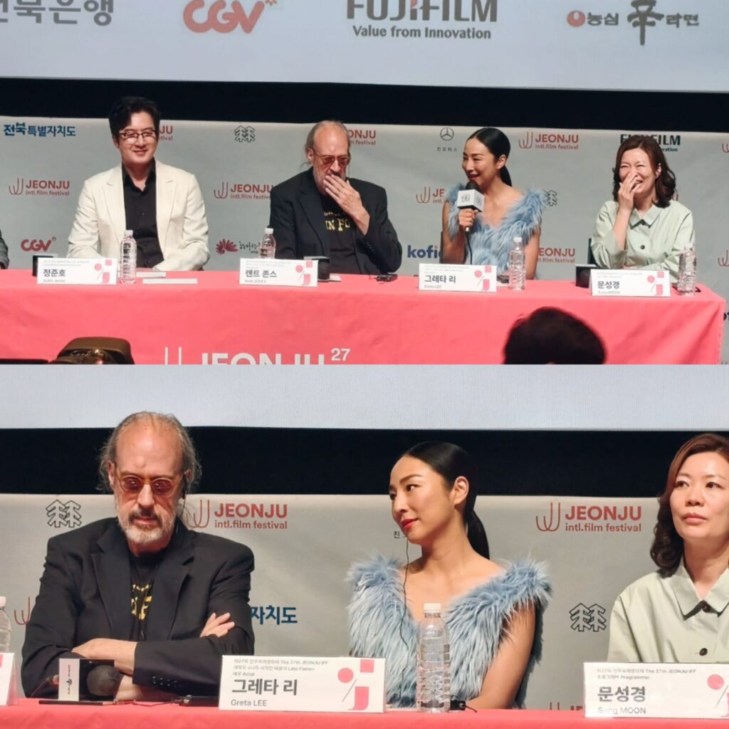 بورتريح للنجمة غريتا لي (Greta Lee) بطلة فيلم شهرة متأخرة أثناء حديثها في جلسات السينما المستقلة بمهرجان جونجو.