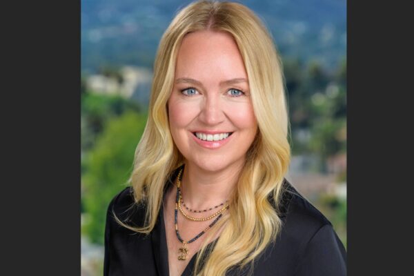 صورة شخصية للمنتجة Lynette Howell Taylor، رئيسة مجلس إدارة أكاديمية فنون وعلوم الصور المتحركة