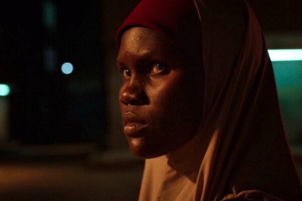 الممثلة بوليانا سيمون في مشهد من فيلم عائشة لا تستطيع الطيران